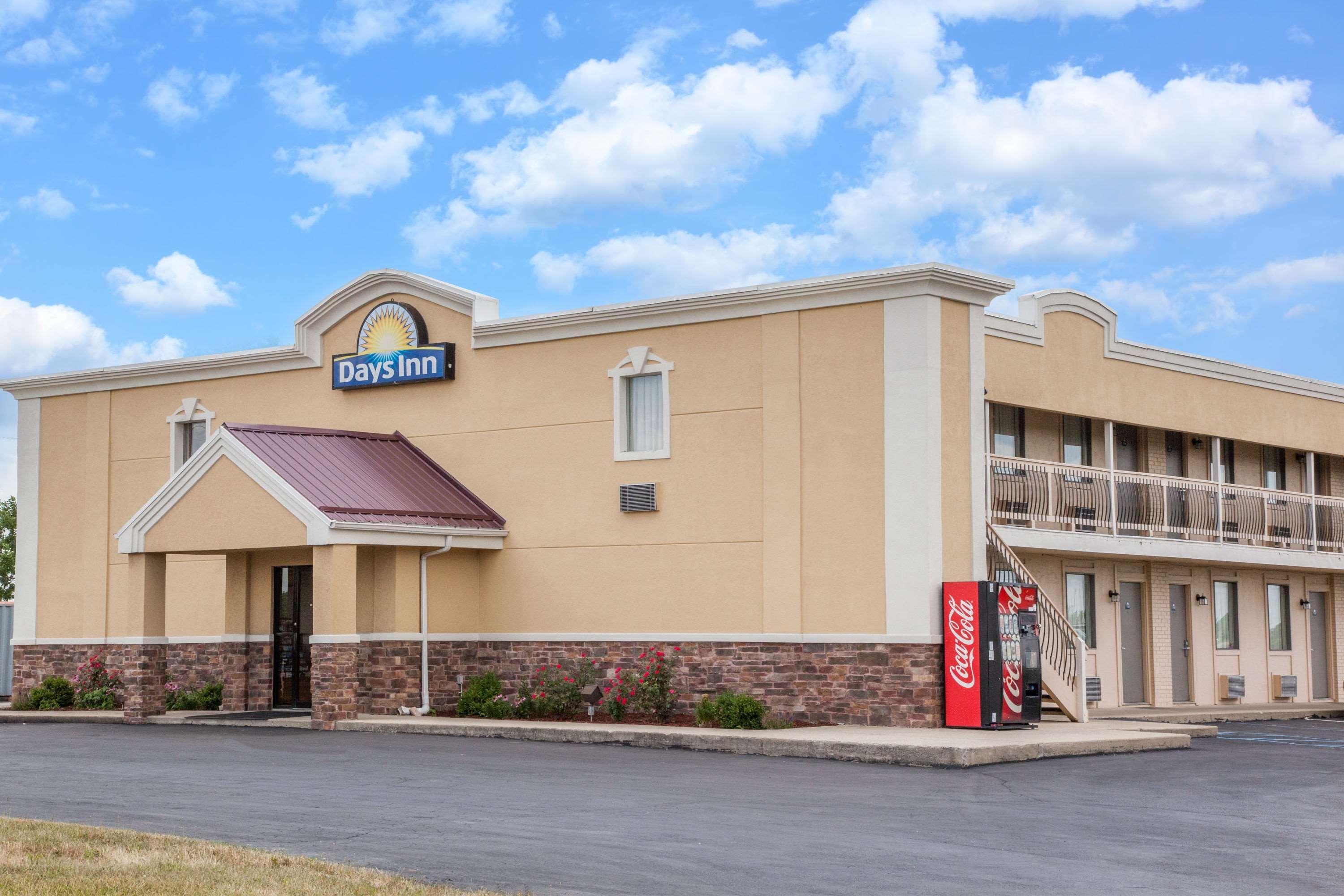 Days Inn By Wyndham Fort Wayne Exterior photo